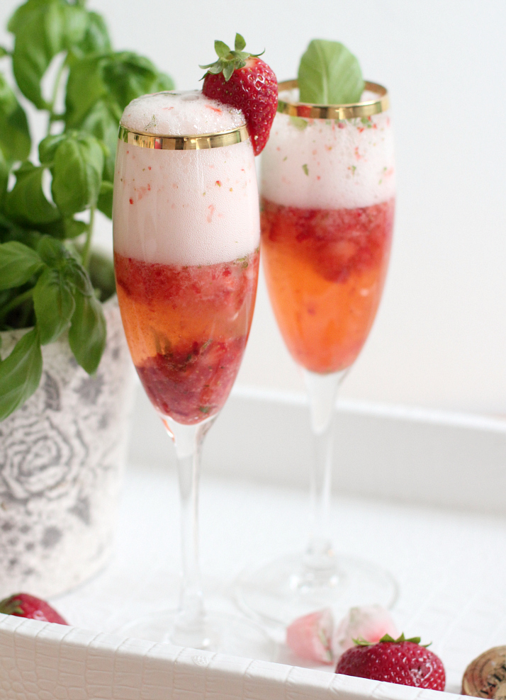 Bubbly Friday: Strawberry-Basil-Bellini