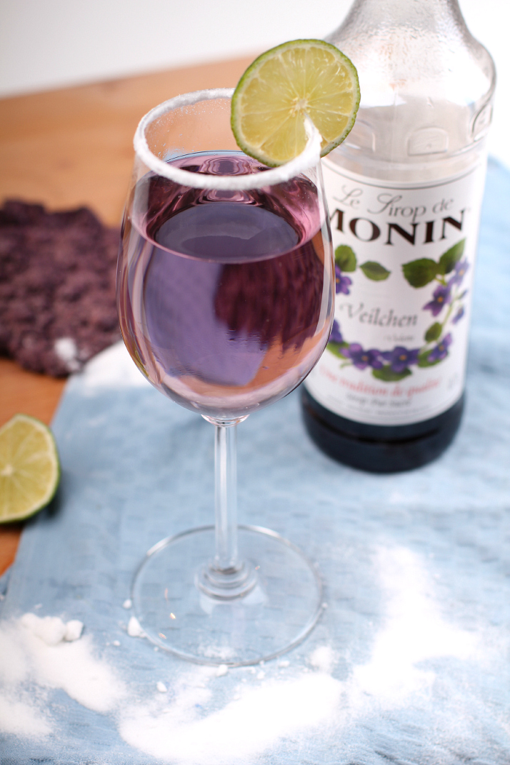 Bubbly Friday: Violet Fizz Cocktail | The Daily Dose