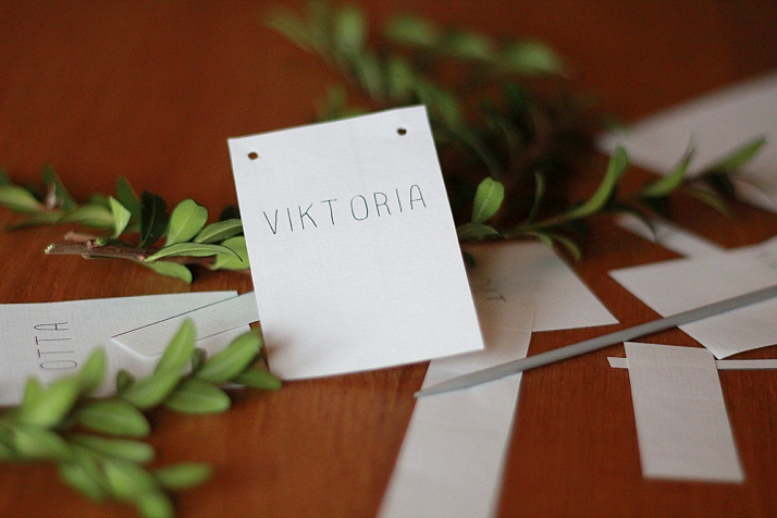 DIY: Festive Place Cards | The Daily Dose