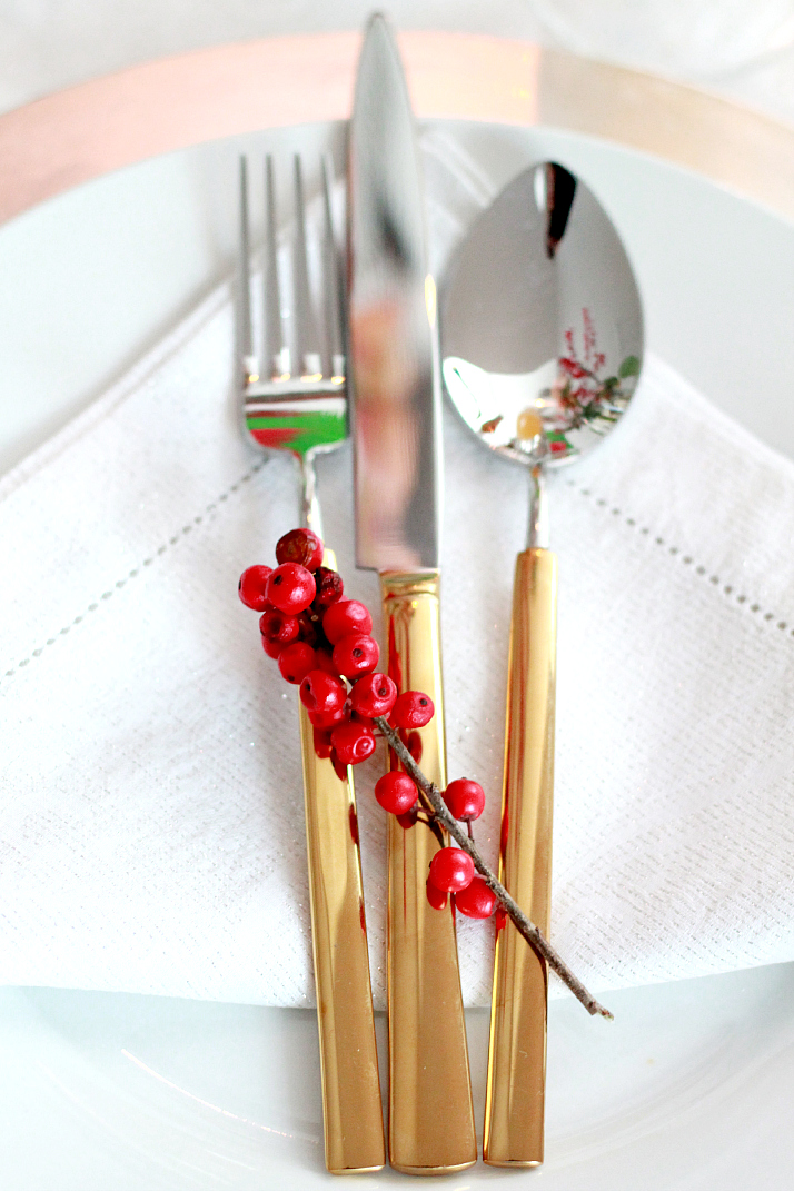 Festive Holiday Table Arrangement | The Daily Dose