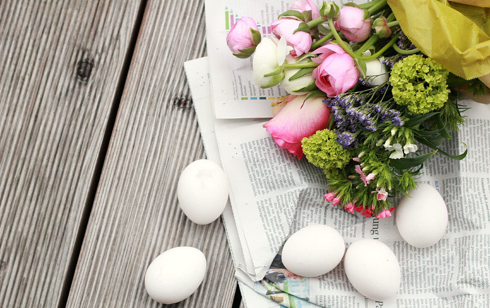 DIY: Floral Egg Centerpiece | The Daily Dose