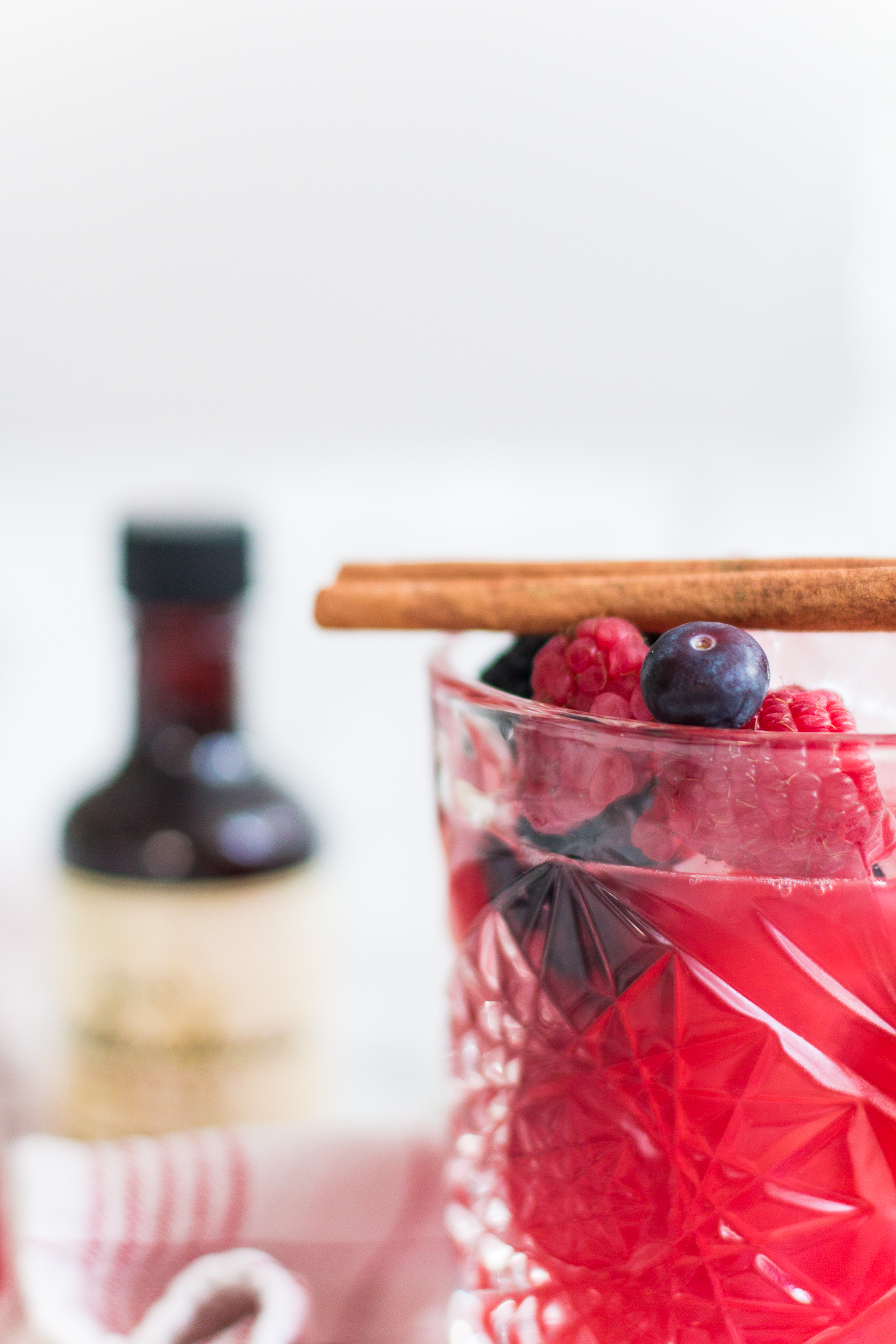 Berry Crumble Cocktail | Love Daily Dose
