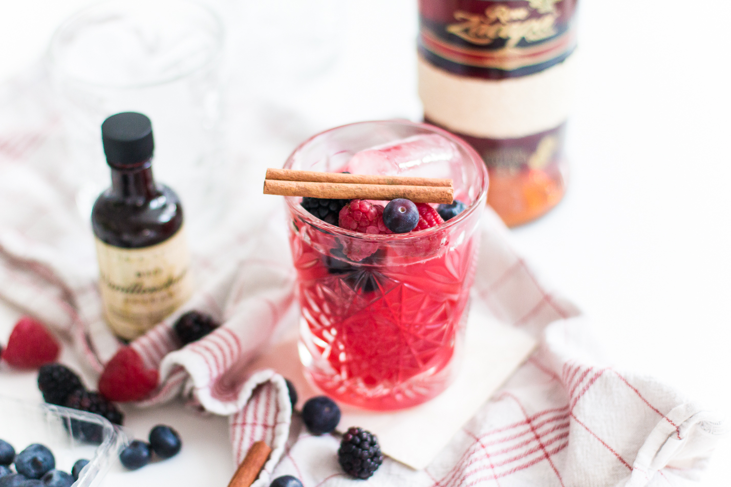 Berry Crumble Cocktail | Love Daily Dose