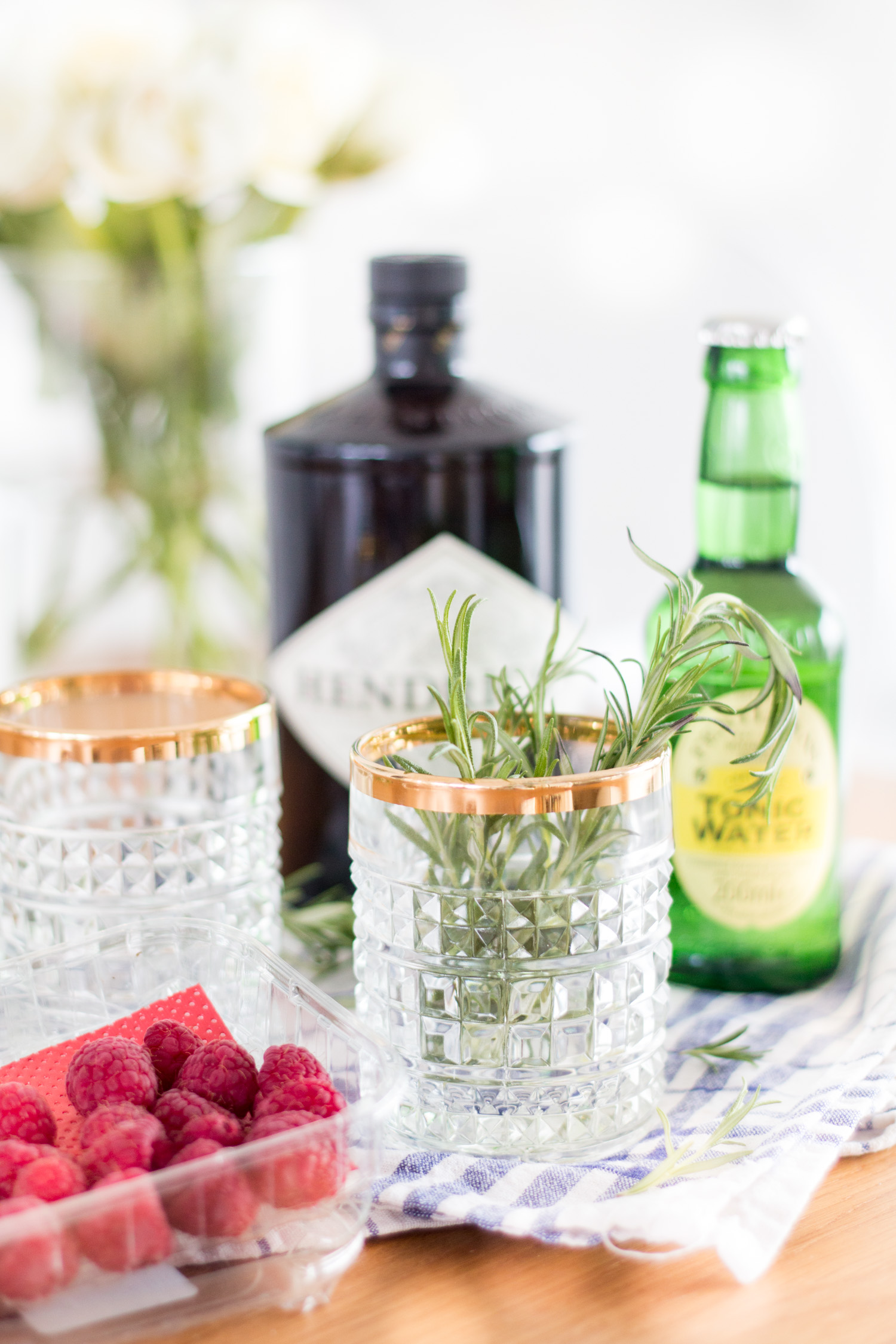 Bubbly Friday: Elderflower Gin Tonic | The Daily Dose