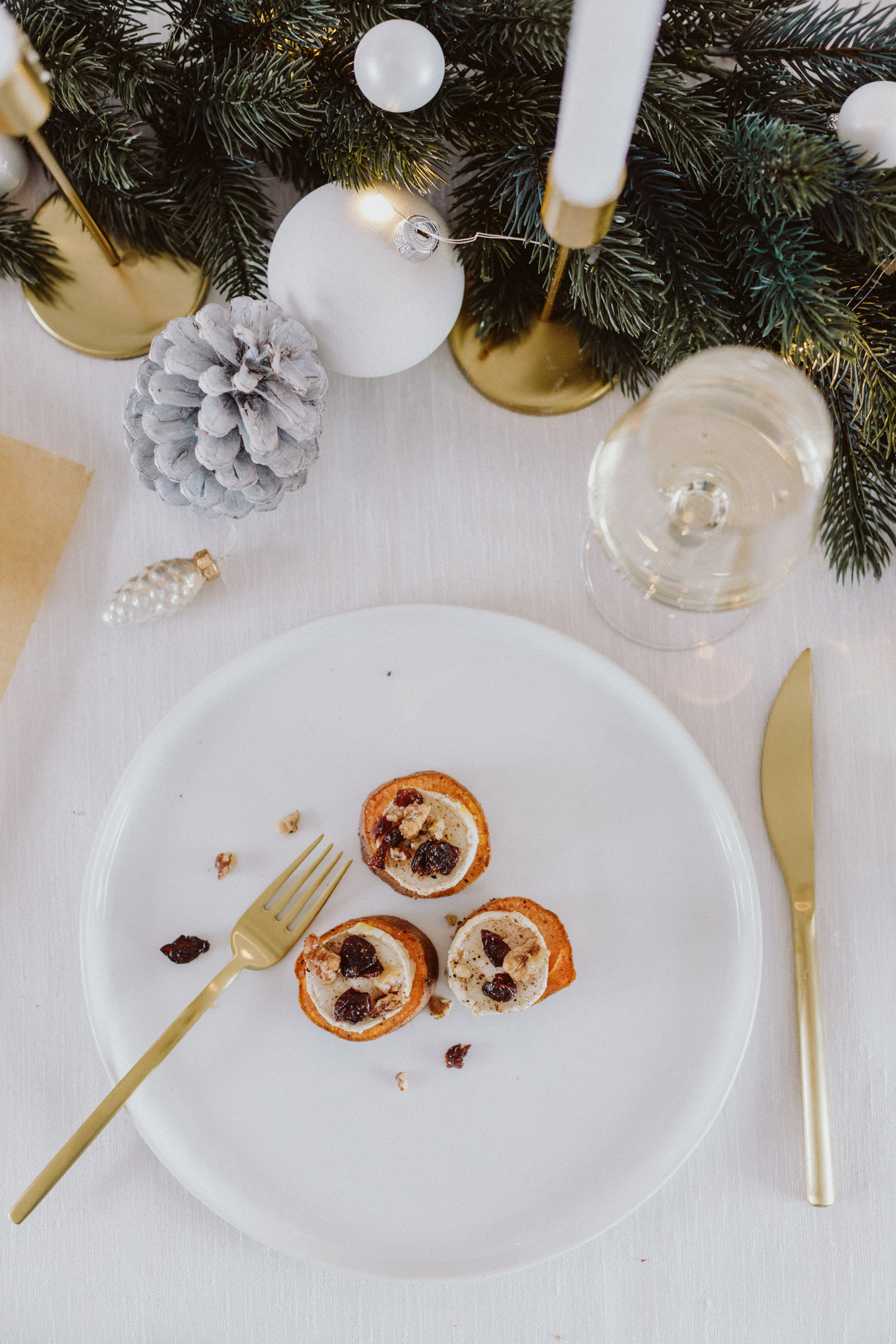 Nordic Christmas Table Setting - Love Daily Dose