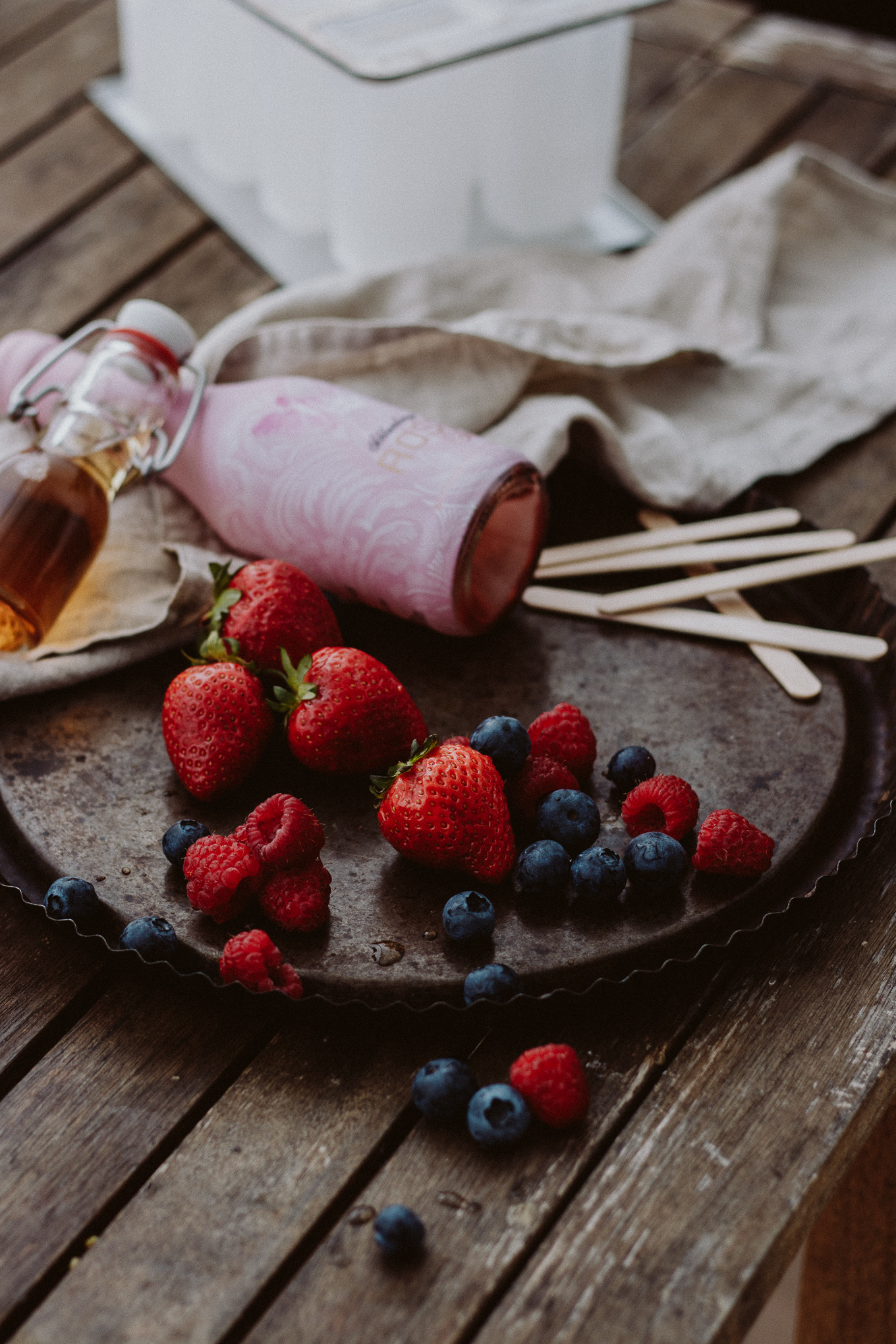 2019 The Daily Dose Bubbly Friday Berry Popsicles Rose