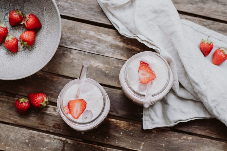 Rezept: fruchtiger Erdbeer-Joghurt-Shake - The Daily Dose
